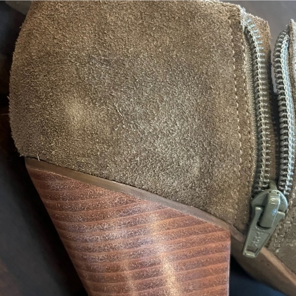 Jack Rogers Kyle Evergreen Suede Booties Heel Ankle Boots Side Zipper Size 7.5 - Picture 7 of 8